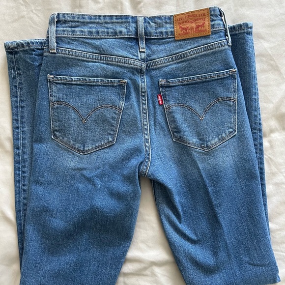 Levi’s 721 High Rise Skinny Jeans - Picture 3 of 9